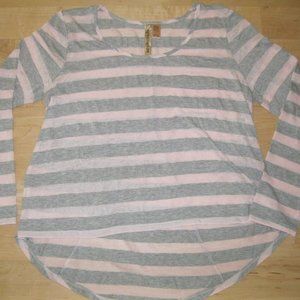 The Buckle Eyeshadow Stripe Top